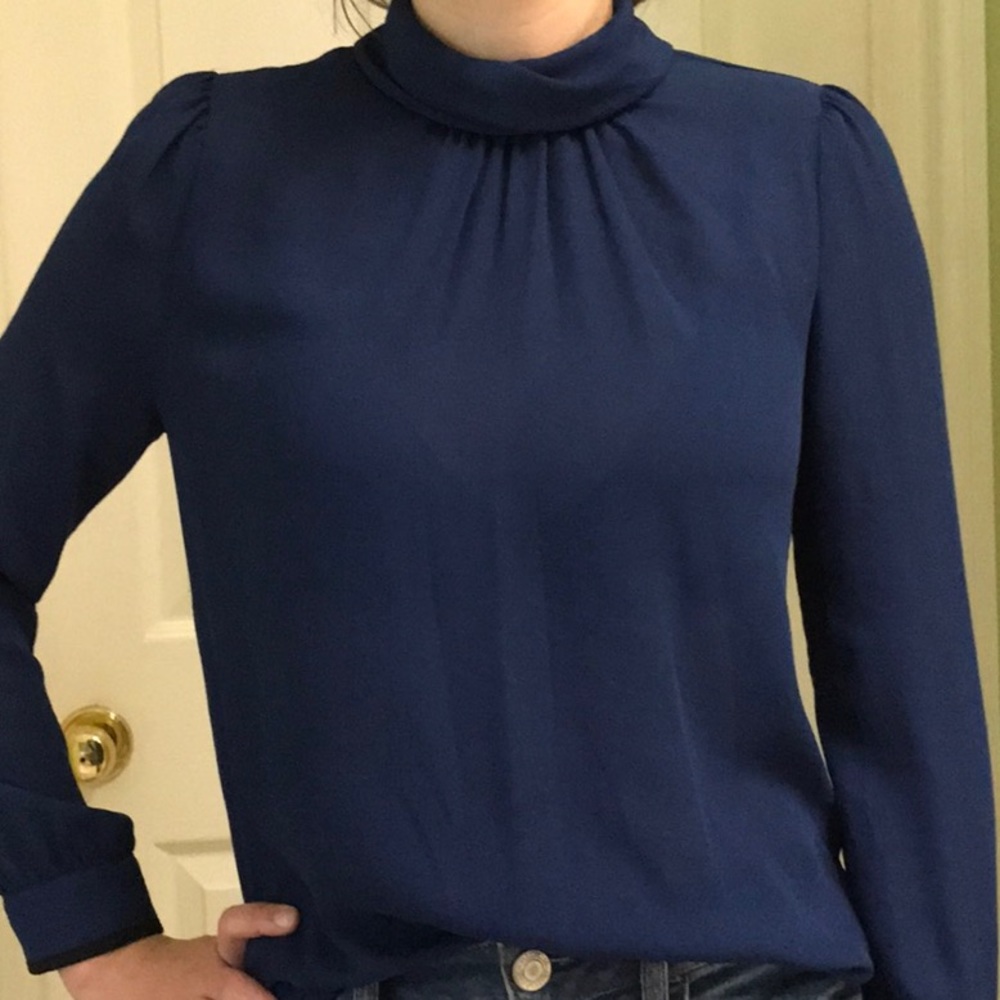 Blue blouse with black details